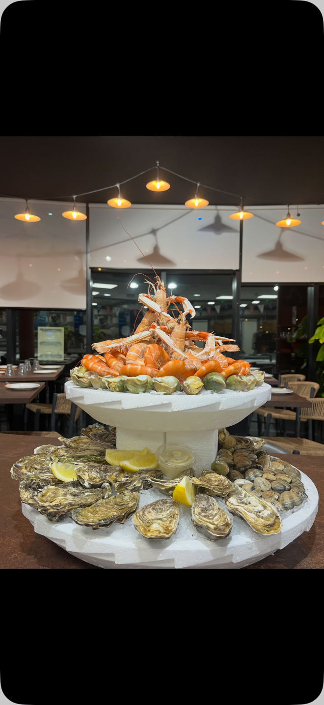 Dégustez nos plateaux de fruits de mer frais et généreux.