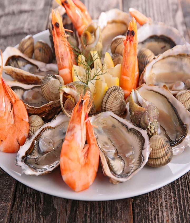 Profitez d'une pause iodée dans notre bar à huîtres convivial.